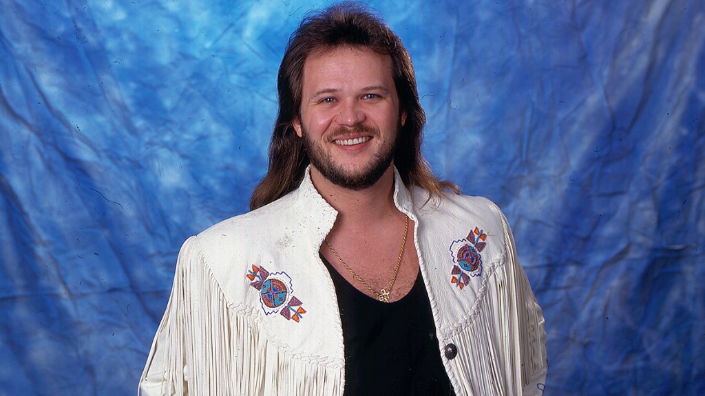 Travis Tritt wearing white Fringe jacket in 1993