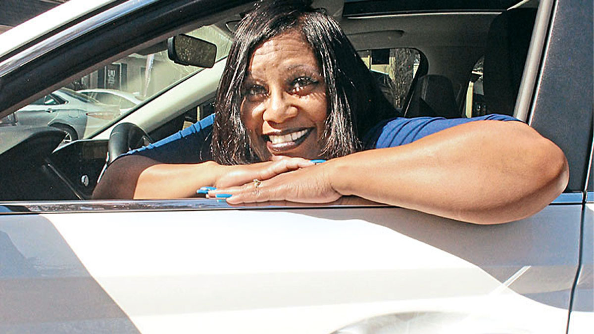 Catonya Sconiers in her car for getaround driving app