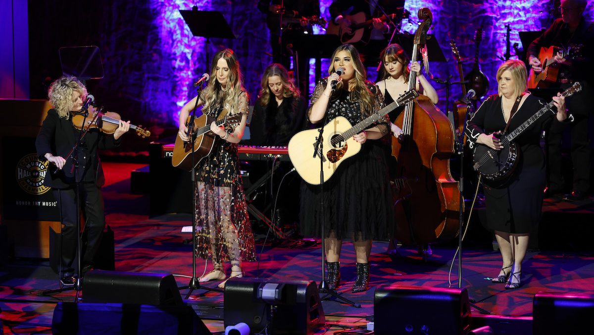 Sister Sadie performs in honor of Patty Loveless, 2023