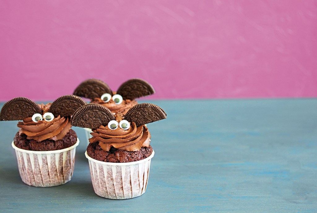 "Bat" cupcakes: Chocolate Cupcakes made with Oreo cookie "wings" and cute little edible eyes