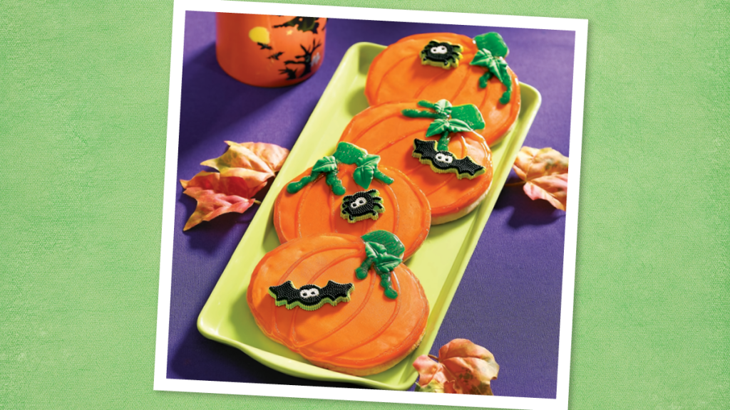 Halloween Cookies: Pumpkin Cookies sits looking so so cute