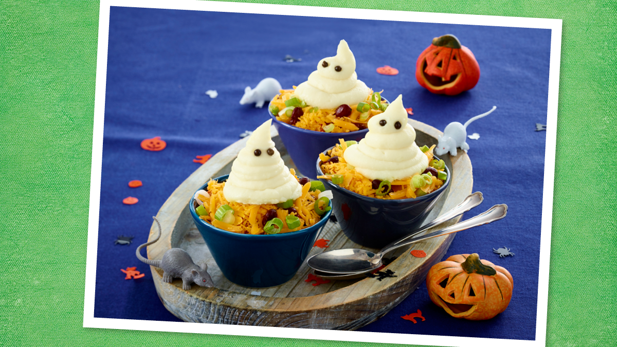 Hauntingly Good Chili sits looking so nice (Halloween dinner ideas)