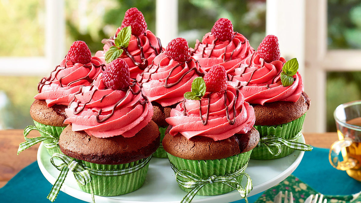 Easy Mile-High Raspberry Cupcakes Recipe