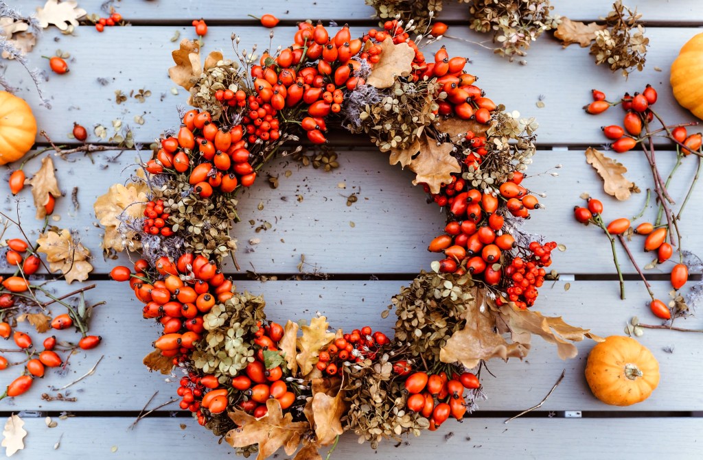 DIY Bouquet: A Seasonal Fall Wreath Display