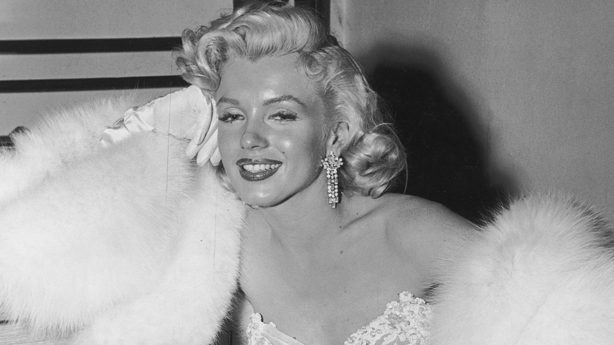 Marilyn Monroe wearing a white fur