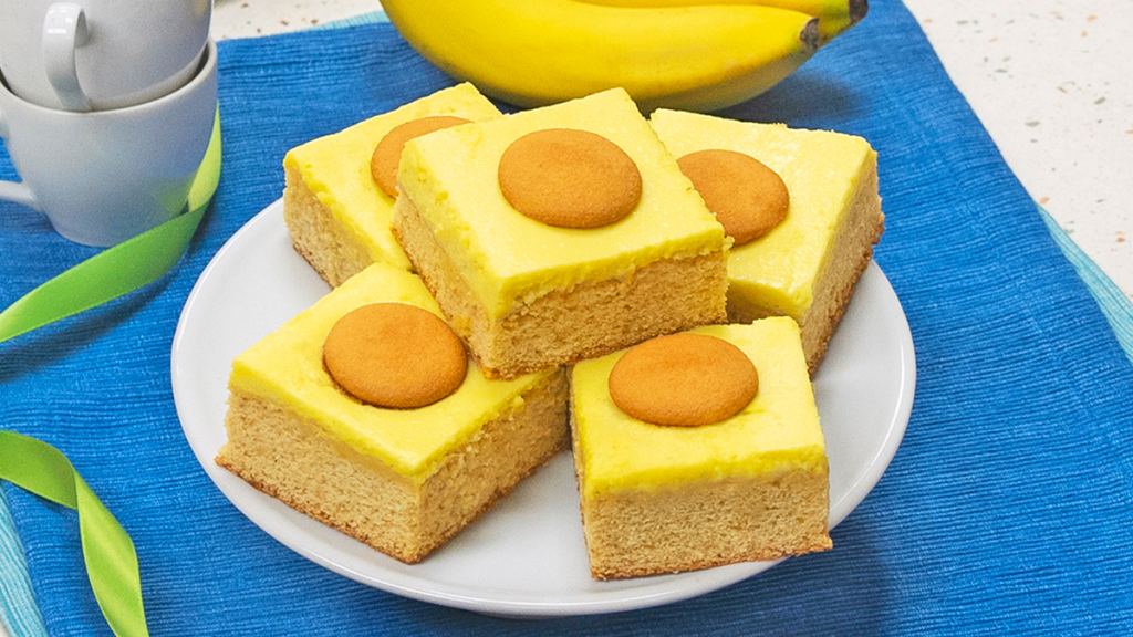 Banana pudding brownies on a plate