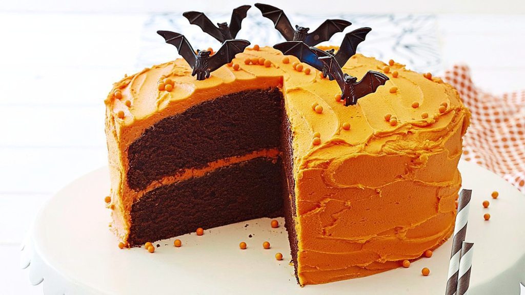 Devilishly Good Chocolate Cake sits look great (halloween cakes)