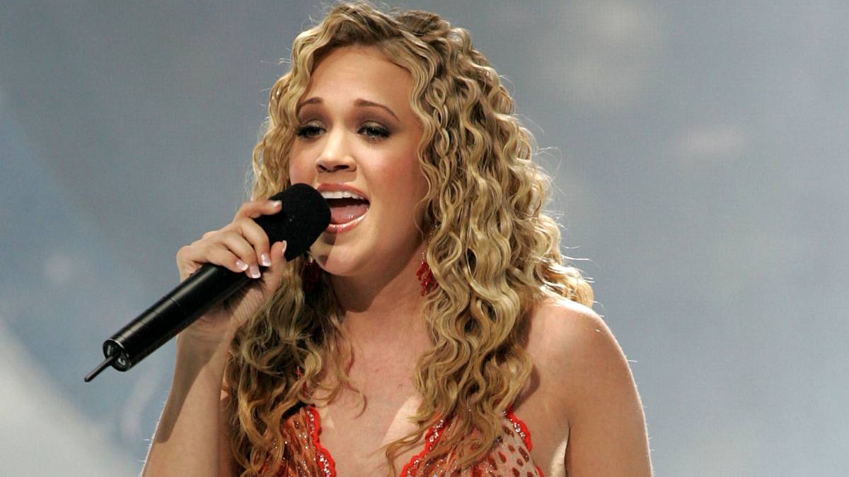 Carrie Underwoods Hair: Carrie Underwood performs after being named the next American Idol during the American Idol Finale (2005) Kevin Winter/Getty