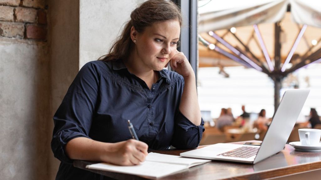 Surveys for money: Happy Caucasian Businesswoman Sitting at a cafe