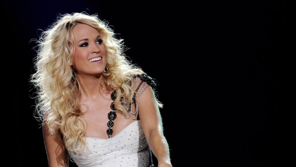 Carrie Underwoods Hair: Carrie Underwood performs at Staples Center on October 16, 2012