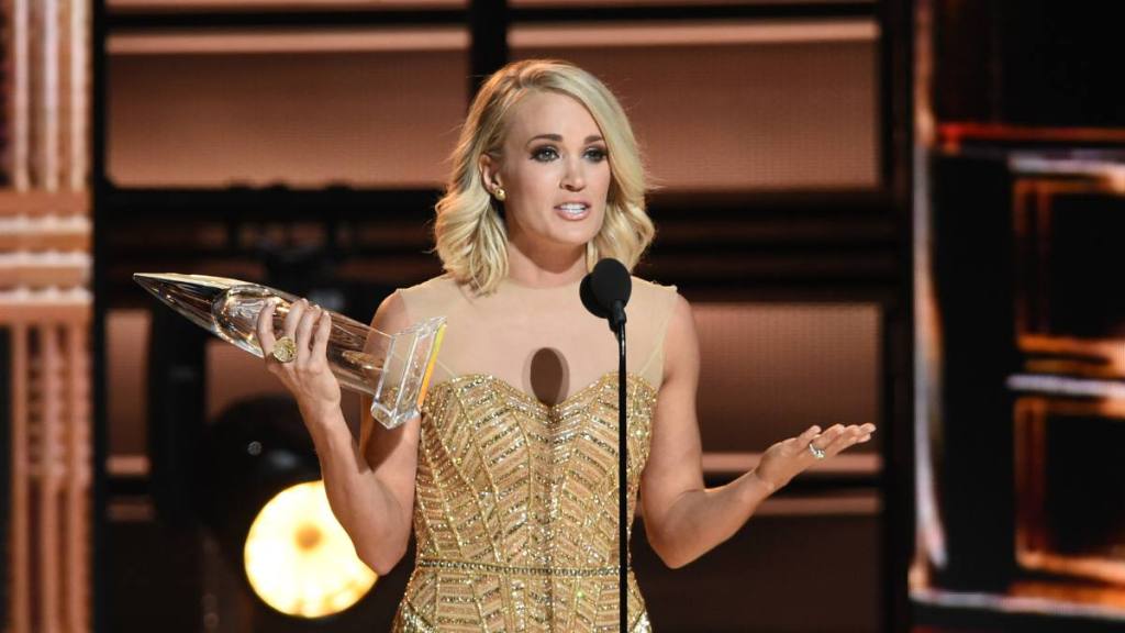 Carrie Underwoods Hair: Carrie Underwood accepts award onstage at the 50th annual CMA Awards at the Bridgestone Arena on November 2, 2016