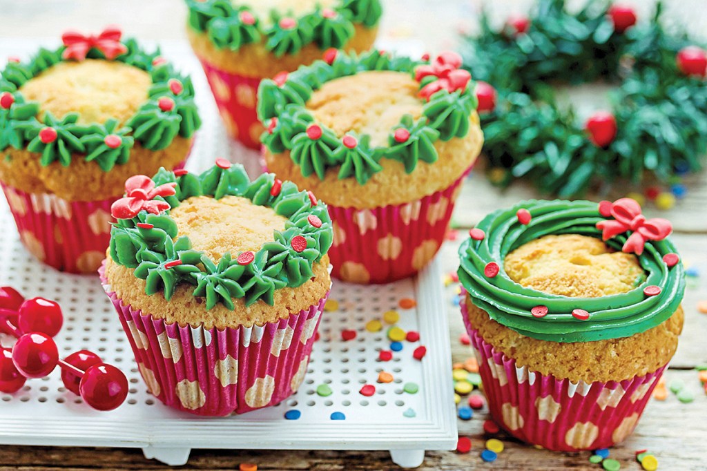 Wreaths decorating party: Christmas wreath cupcakes -  beautiful and delicious homemade cupcakes on table