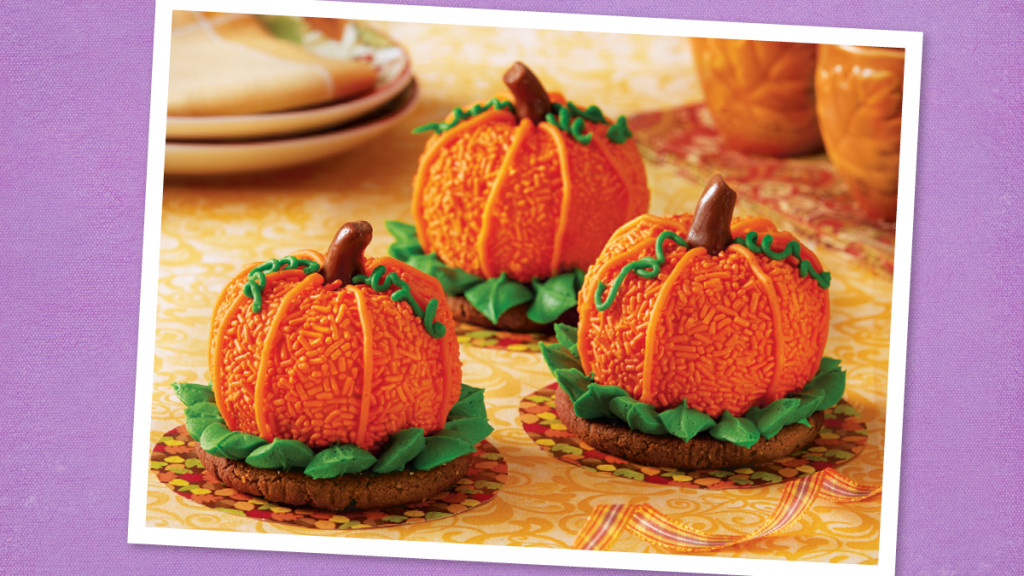 Pumpkin Patch Cupcakes sits on a purple background (thanksgiving cupcakes)