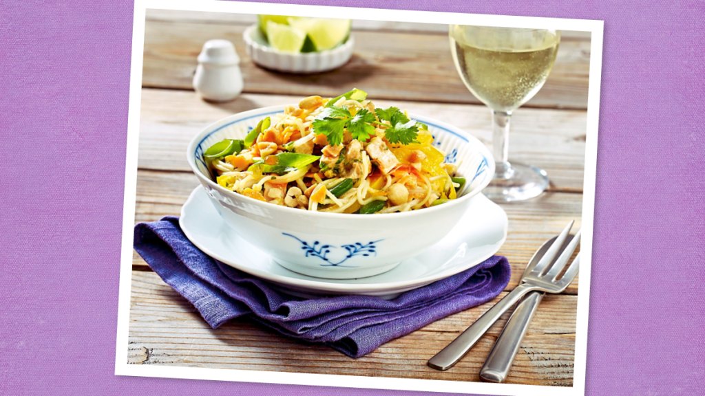 Turkey pad thai recipe using Thanksgiving leftovers