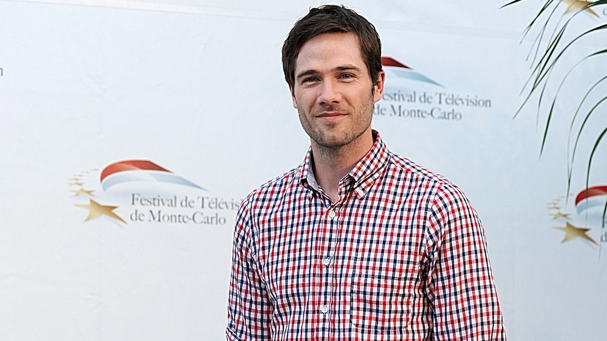 Luke Macfarlane poses at a photocall for Brothers and Sisters, 2010