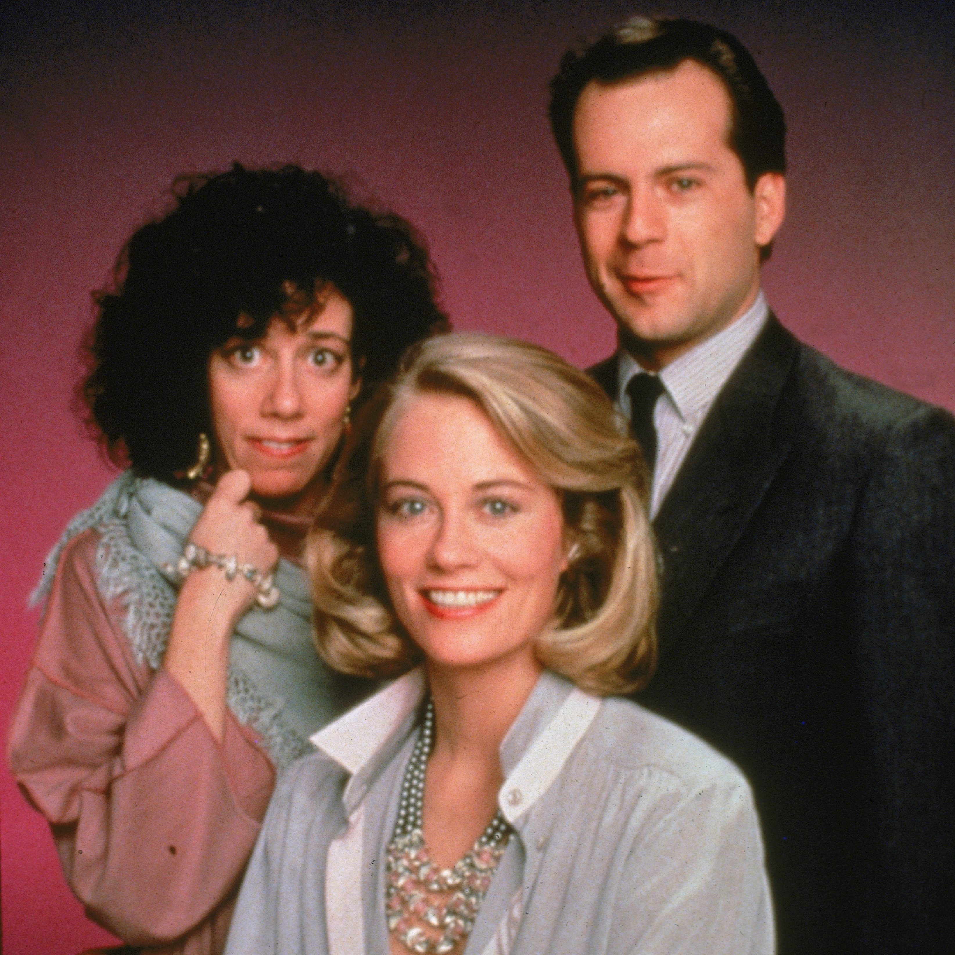 Promotional portrait of the Moonlighting cast, 1986