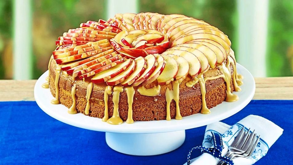 Apple Spice Cake with Caramel Drizzle sirs looking very fall like (Easy desserts with few ingredients)