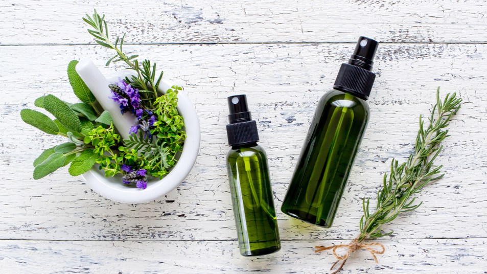 spray bottle and lavendar for how to make a bathroom smell good
