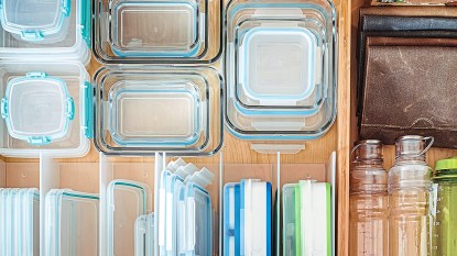 A drawer with neatly organized Tupperware