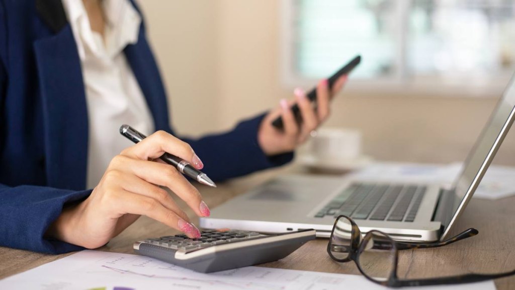 How to make money as a stay at home mom: Businesswoman working in office