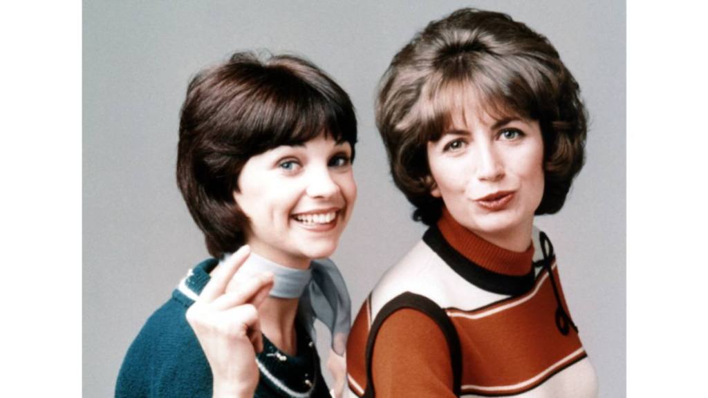 Penny Marshall and Cindy Williams smiling for “Laverne & Shirley”