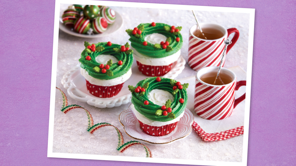 Holiday Wreath Cupcakes (Christmas cupcakes)