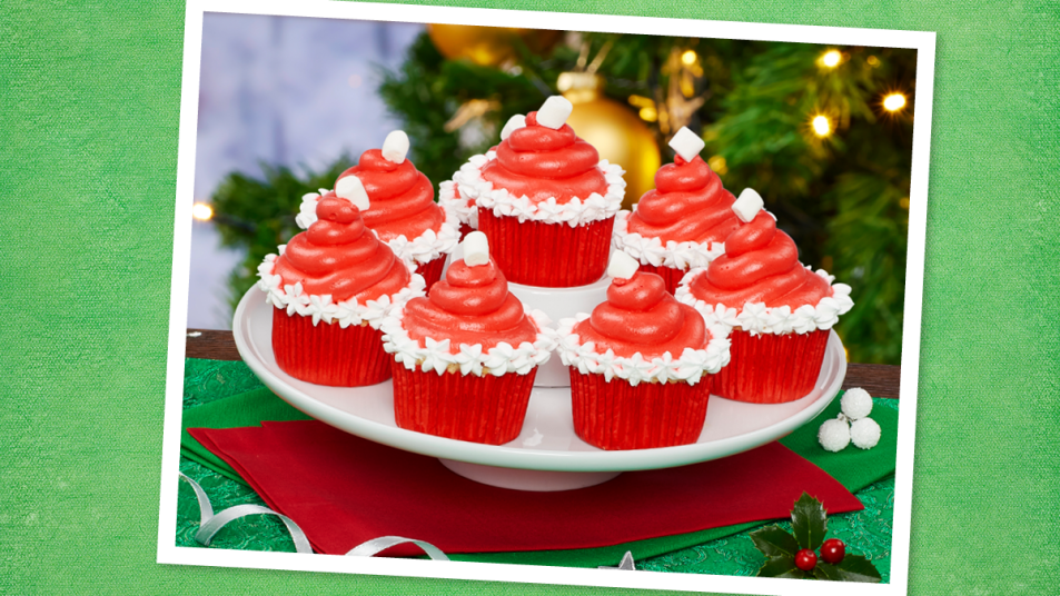 Santa’s Hat Cupcakes (Christmas Cupcakes)
