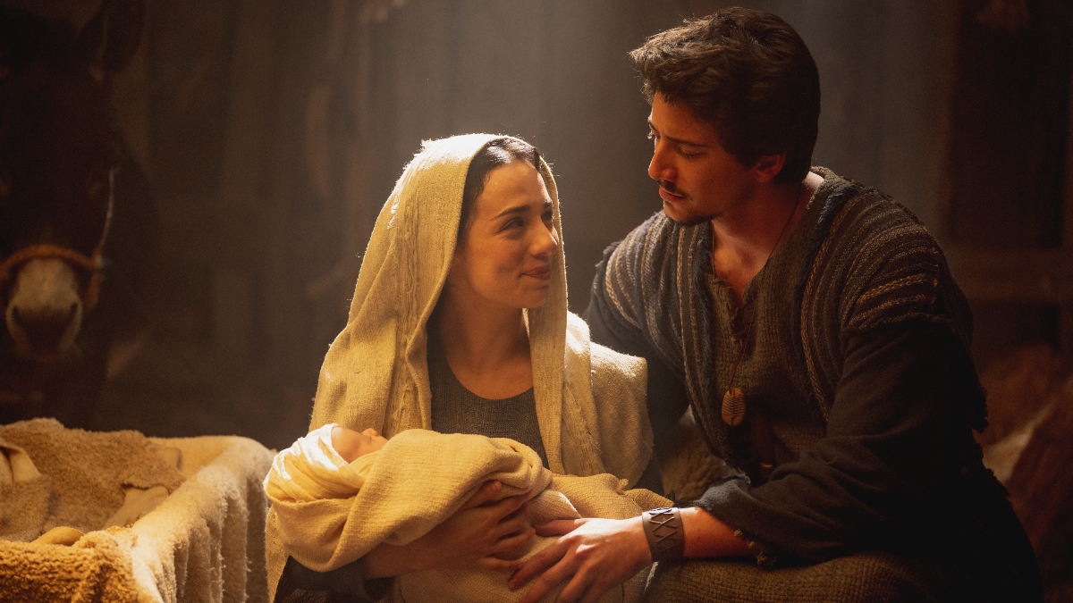 Fiona Palomo and Milo Manheim, 'Journey to Bethlehem', 2023