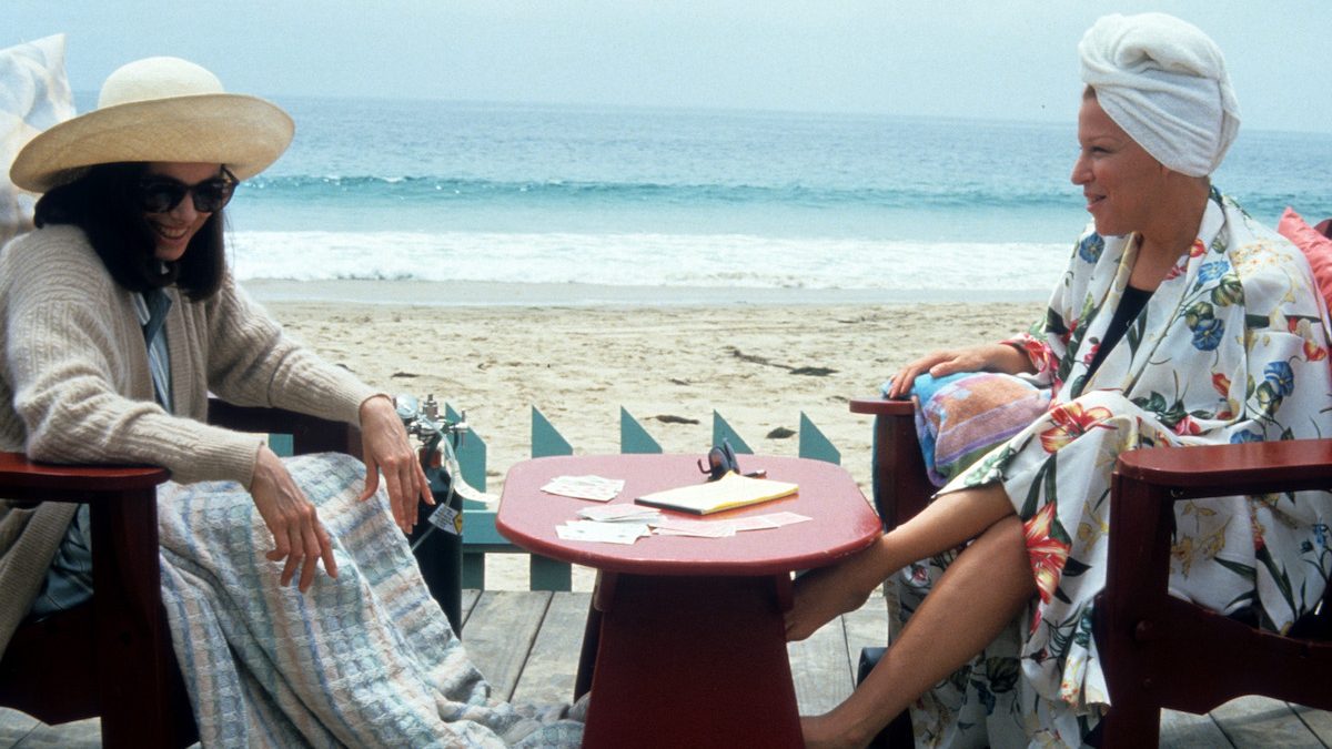 Barbara Hershey and Bette Midler in a scene from Beaches, 1988