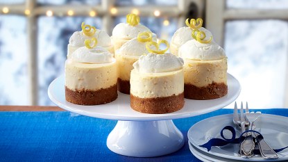 This Delicious Mini Lemon Cheesecakes Recipe Is No-Bake Easy!