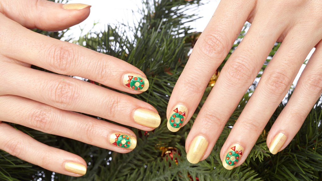 Nails painted gold with wreath accents, one holiday nail ideas
