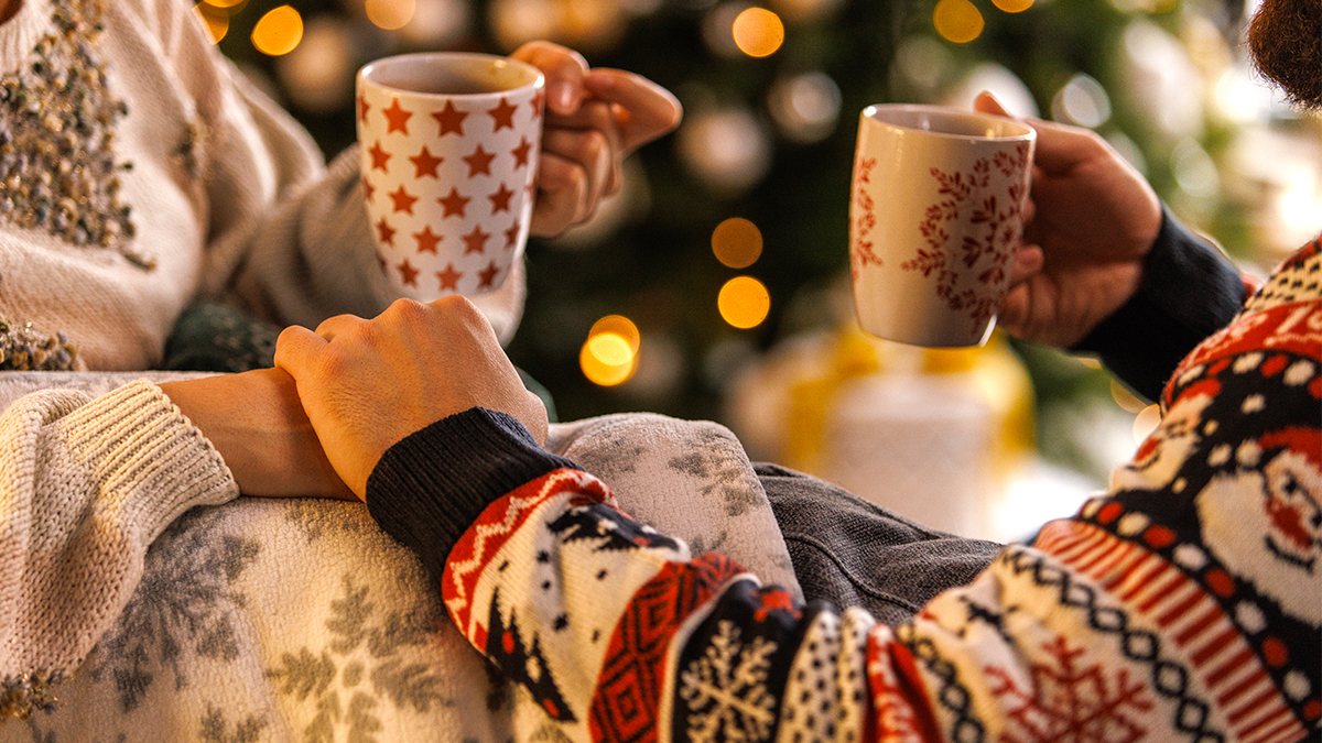 Holiday Romance Books: 10 Festive, Feel-Good Reads - Vimarsana News