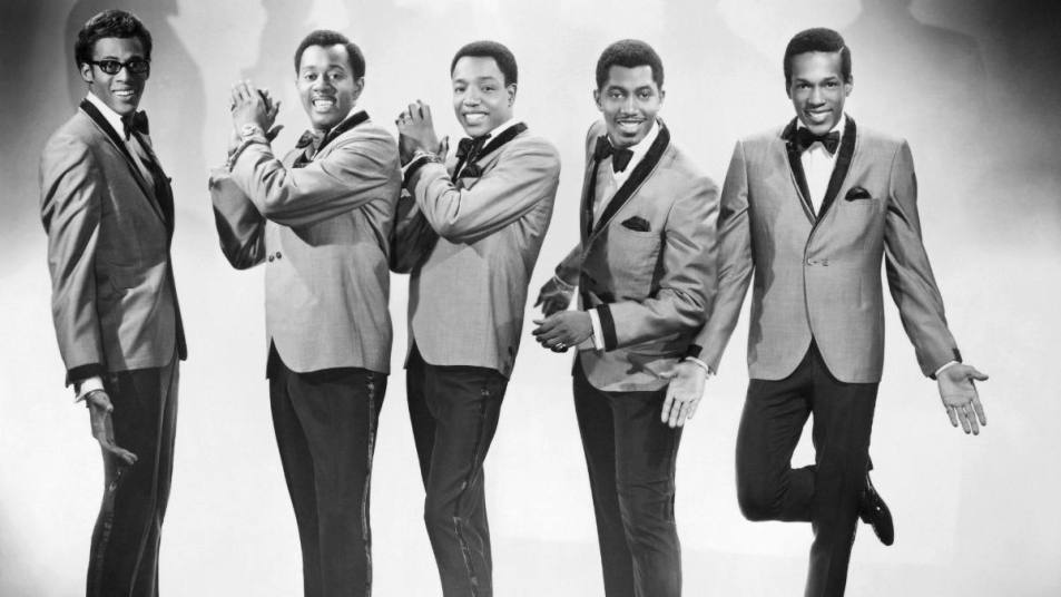 The Temptations posing for a photo