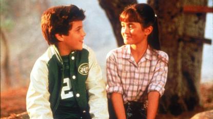 Boy and girl sitting together; wonder years cast