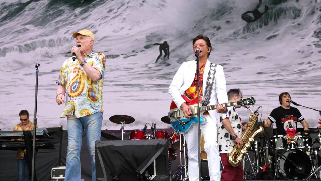 Mike Love and John Stamos performing