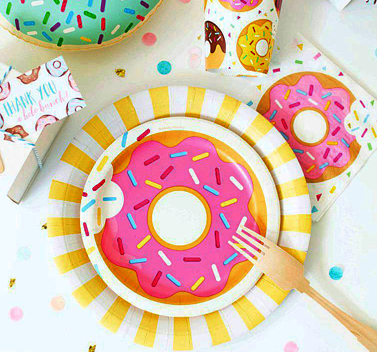 Donut party: donut themed place settings