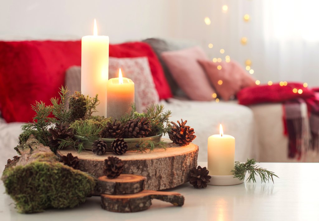 Winter brunch ideas: Winter candlescape display on table