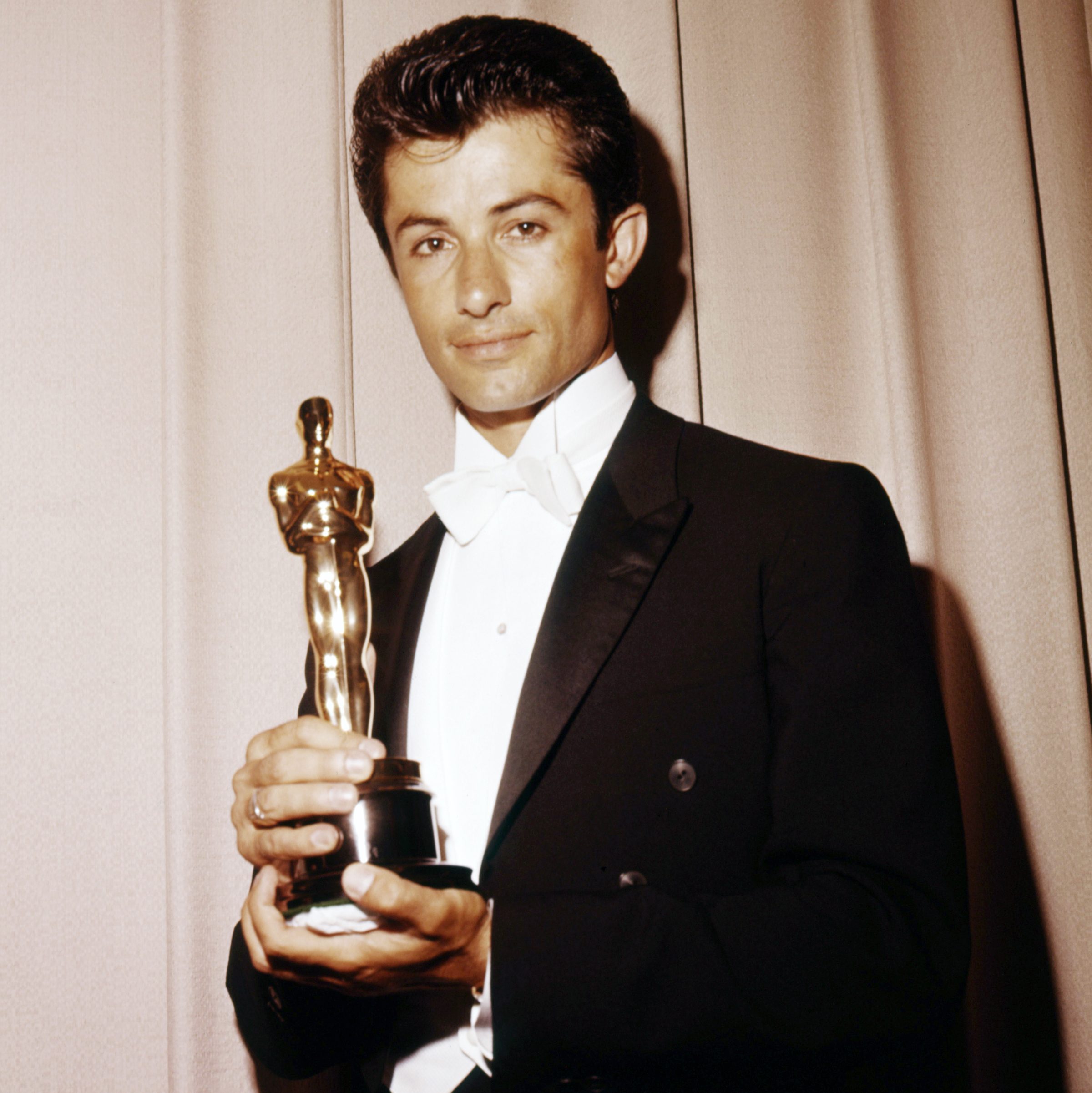 George Chakiris with his Oscar for Best Supporting Actor, 1962