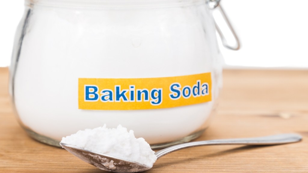 Baking soda can be used to remove stains from linen fabric