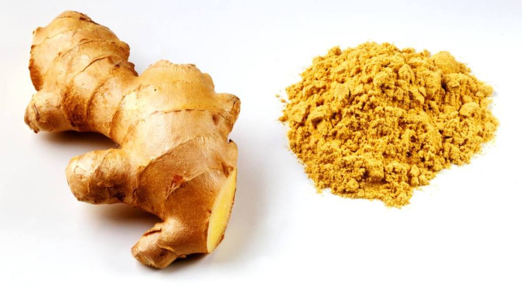 can dogs eat ginger: Fresh root ginger with pile of ginger powder
