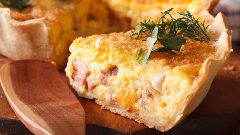 quiche lorraine slice closeup