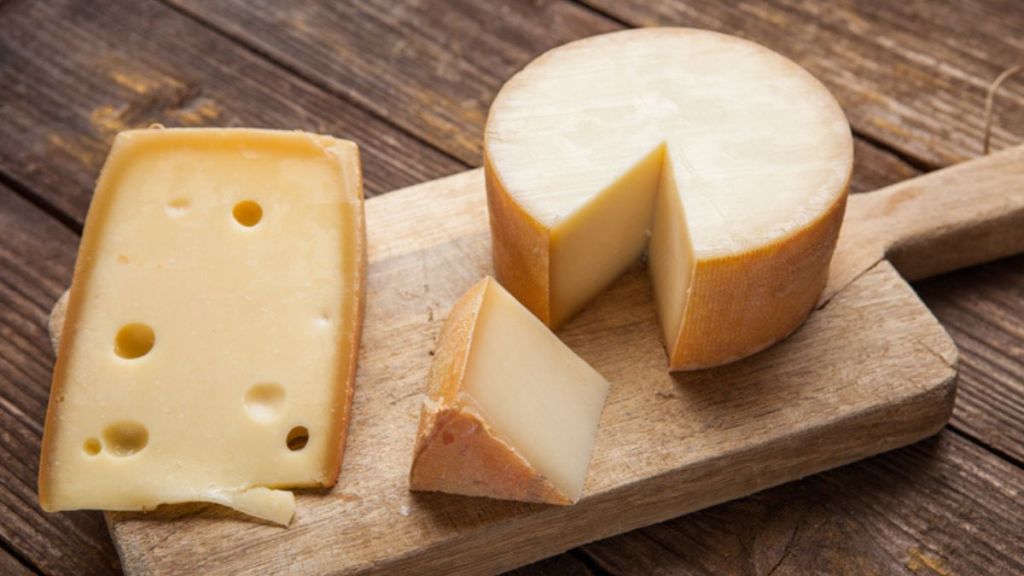 quiche Lorraine: Gruyère cheese