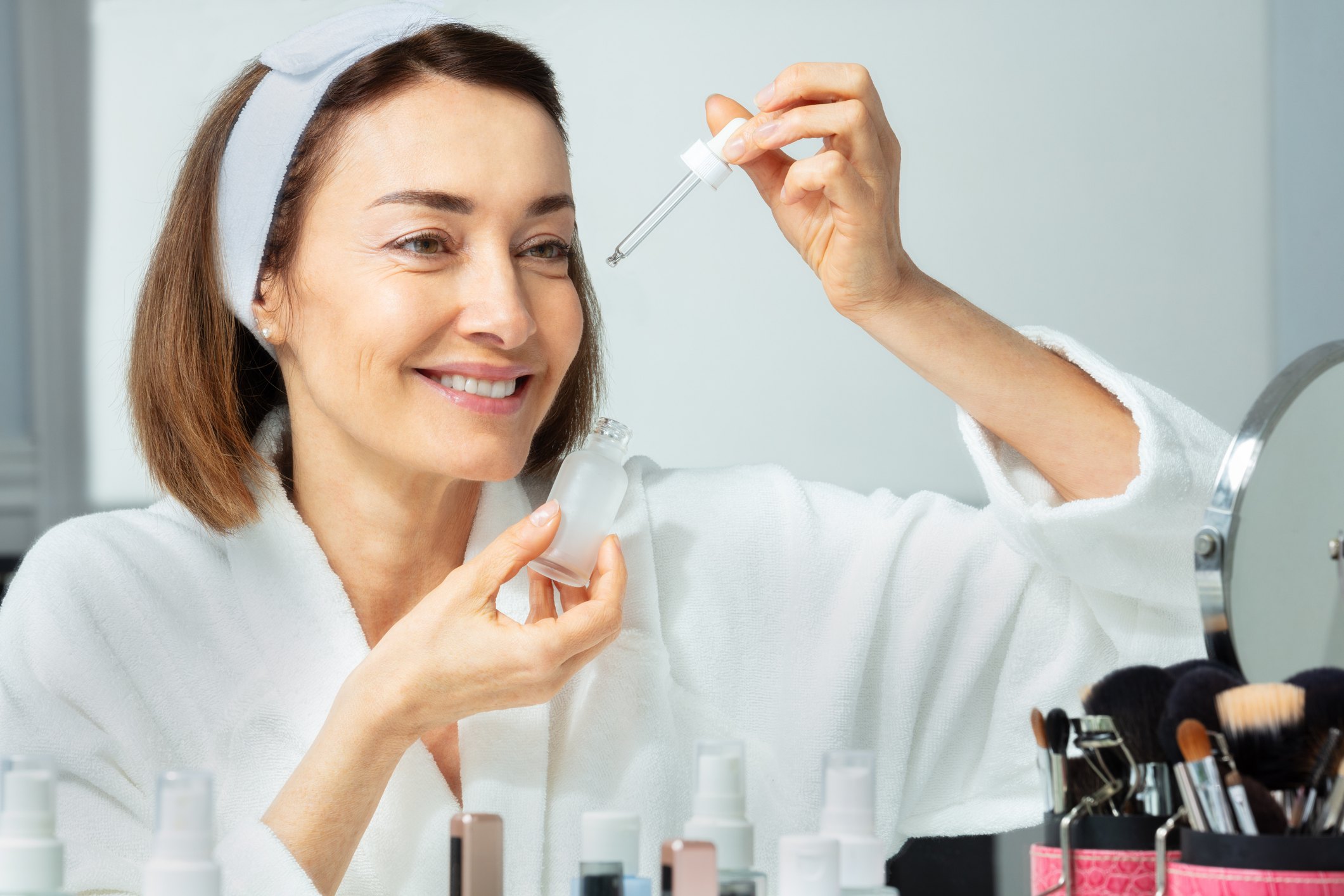 Client Using Retinol Skin Retinol for Sensitive Skin: How to Use It + Best Gentle Products ...