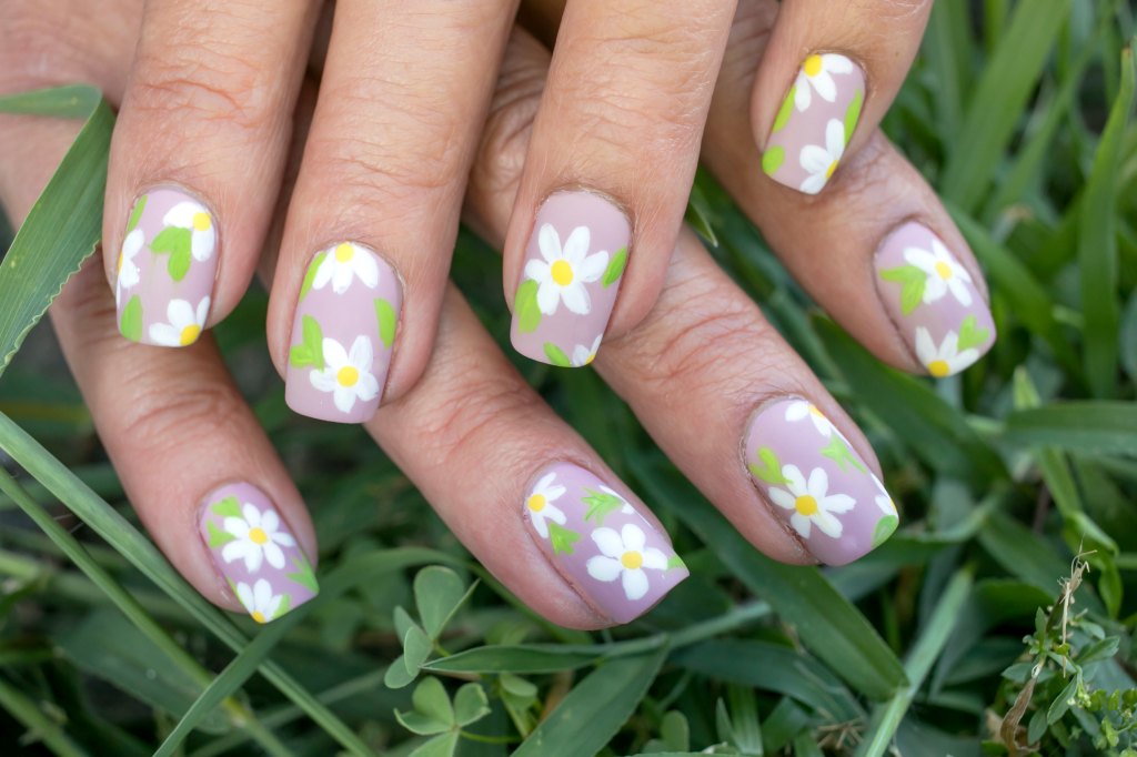 Easter nails painted with a daisy design