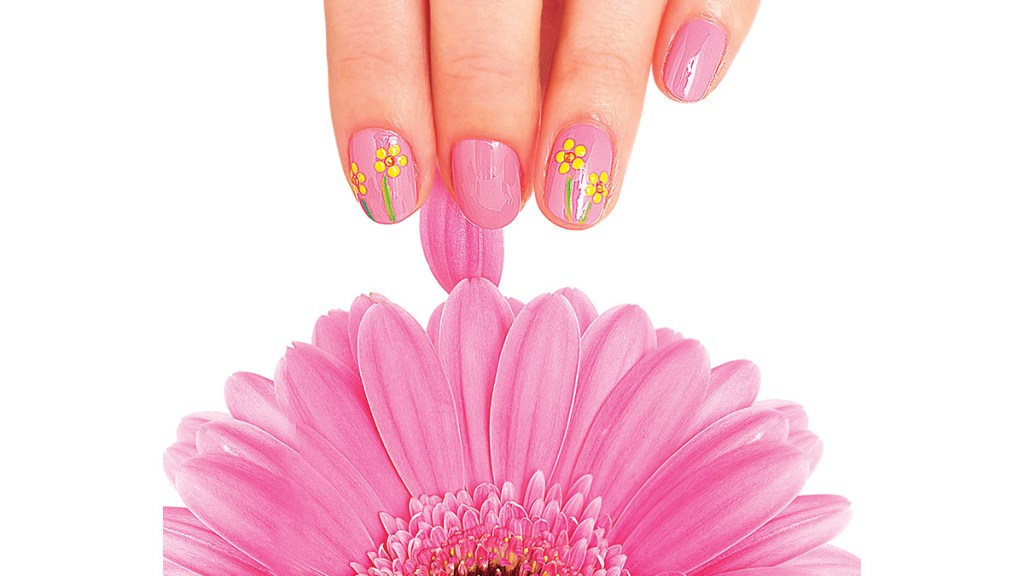 pink daisy Easter nail designs