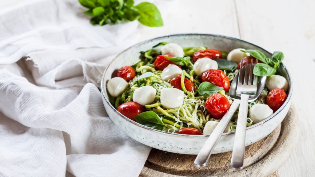 diet for depression: Zoodles Caprese, spiralized zucchini, glass noodles, pesto, plum tomatoe, mozarella balls