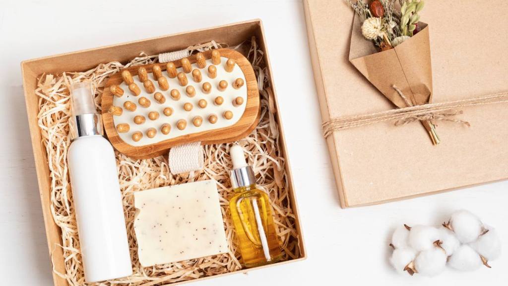 Gifts for Mother's Day: Refined Christmas gift basket for romantic holidays with self care products. Corporate or personal present for family and friends, mothers day, thank you gift
