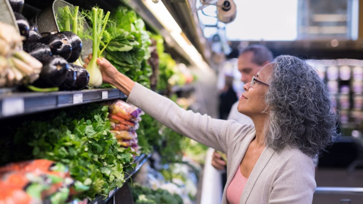 Healthy Eating Hacks: 6 Expert-Backed Tips for Women Over 50 | Woman's ...