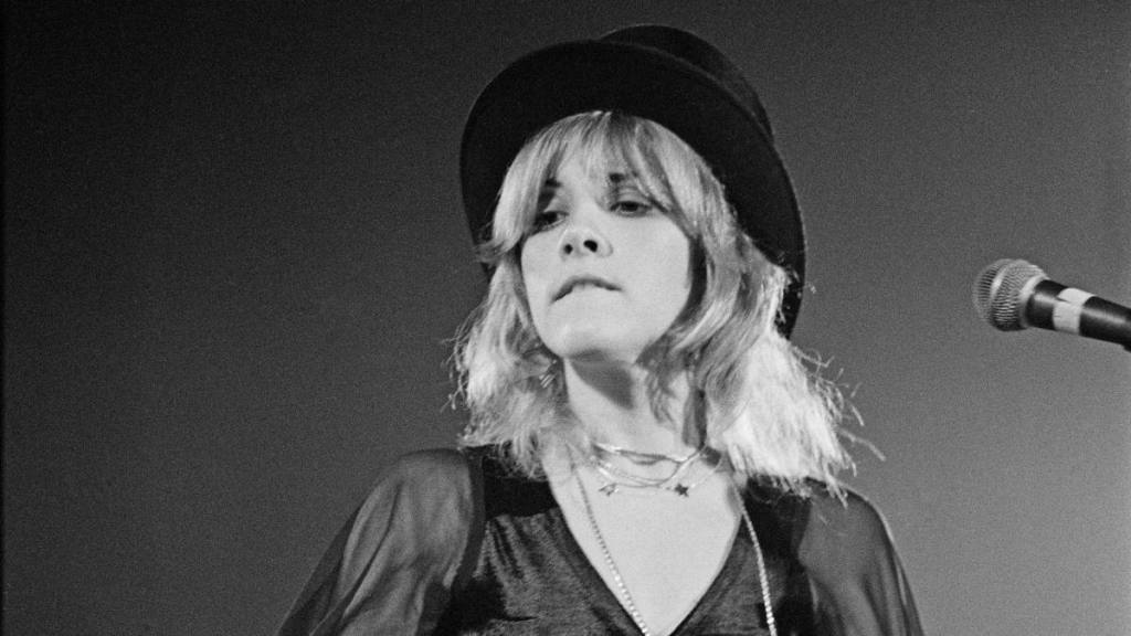 Stevie Nicks young in 1975