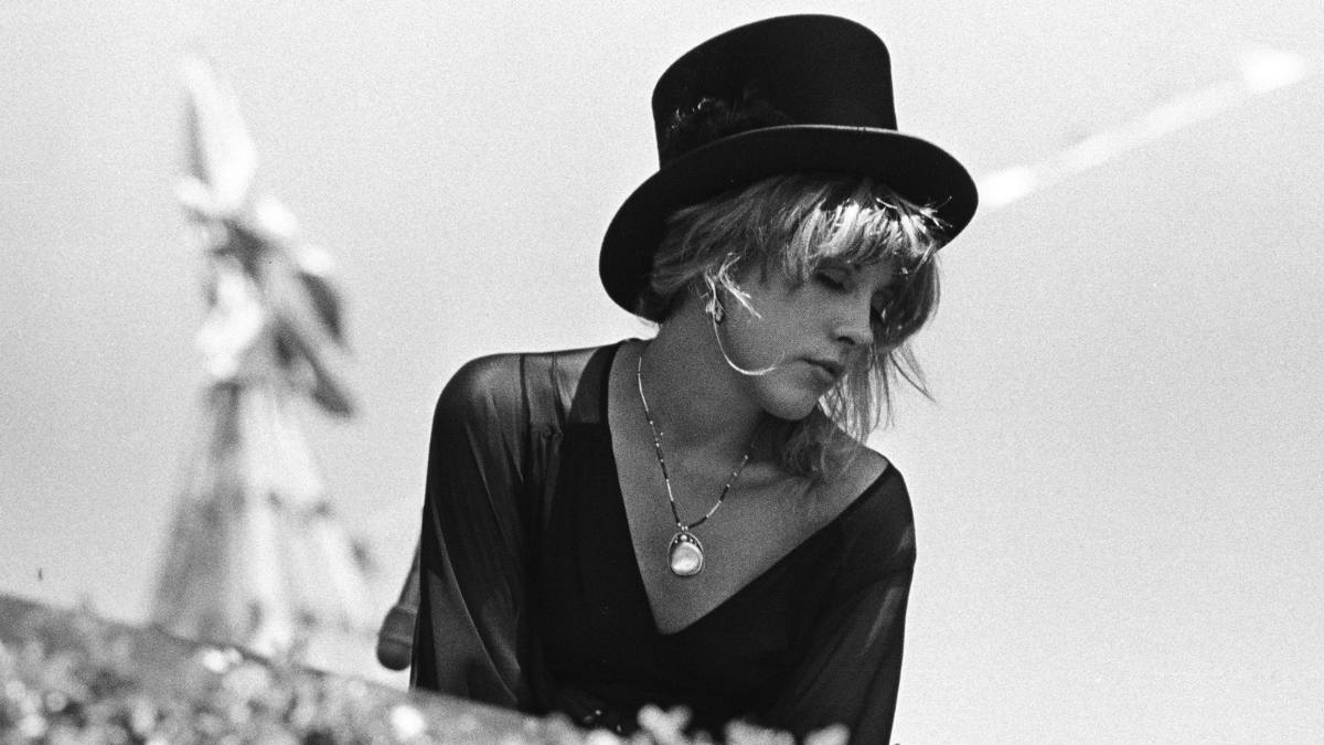 11 Photos of Stevie Nicks That Prove She Was Always a Rock and Roll Legend